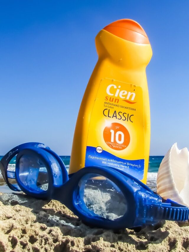 Sunscreen Chemicals Are Building Up in the Ocean