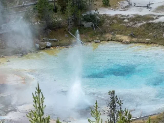 Yellowstone Springs Reveal 10 Microbes Key to Earth's Oxygen Shift (1)