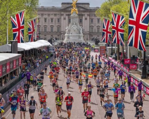 World’s most popular marathon on track for more than 56,000 finishers on Sunday 27 April. Photo Source: TCS Londan Marathan