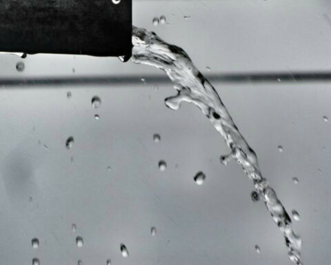 Representative image. Water Drips Flow. Photo Source: Greyerbaby (pixabay.com).