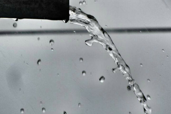 Representative image. Water Drips Flow. Photo Source: Greyerbaby (pixabay.com).