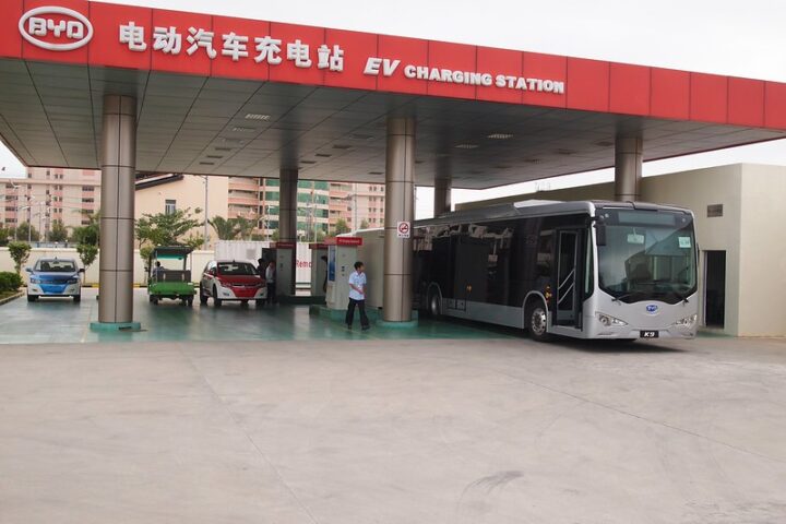 Representative Image: Electric vehicle charging station at BYD Headquarters, Ping Shan, Shenzhen, Guangdong, China. Photo Source: Remko Tanis (CC BY-NC-SA 2.0)