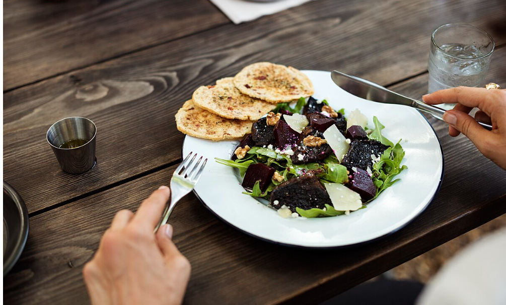 Representative image. Beets, cheese, crackers, outdoor dining. Photo Source: Rawpixel.com (CC0 1.0).