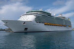 Exterior of the Mariner of the Seas.Photo Source:Gregory Varnum (CC BY-SA 4.0)