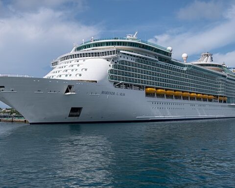 Exterior of the Mariner of the Seas.Photo Source:Gregory Varnum (CC BY-SA 4.0)