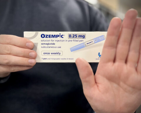 A person holding a box of Ozempic (semaglutide) 0.25 mg, which is a medication for subcutaneous use in a pre-filled pen. The packaging states that it is used once weekly and includes one pen and four disposable needles (4 doses). Photo Source: Flickr- Chemist4U (CC BY-SA 2.0)