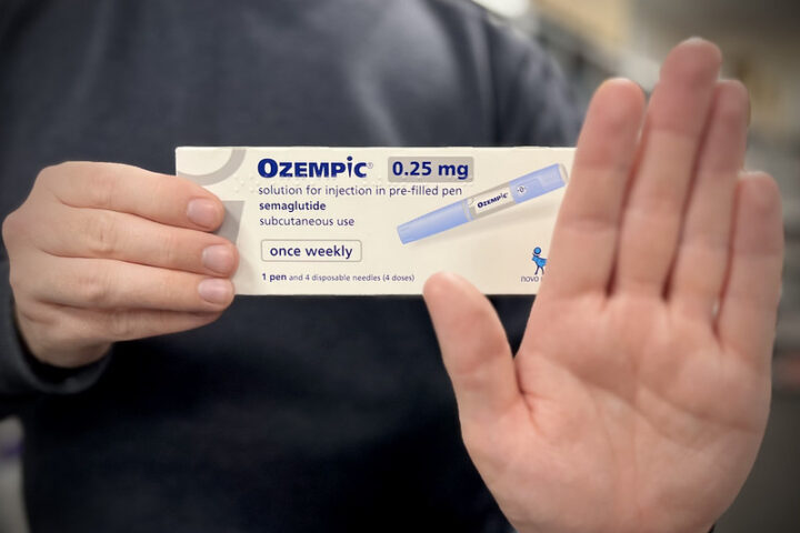 A person holding a box of Ozempic (semaglutide) 0.25 mg, which is a medication for subcutaneous use in a pre-filled pen. The packaging states that it is used once weekly and includes one pen and four disposable needles (4 doses). Photo Source: Flickr- Chemist4U (CC BY-SA 2.0)