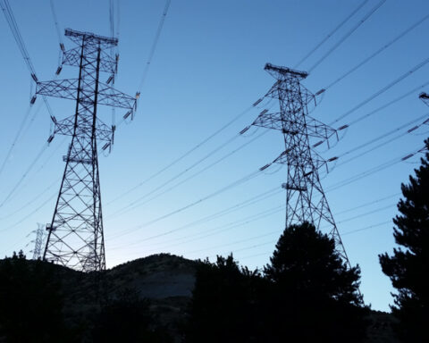 500 kV three-phase AC transmission lines at Grand Coulee Dam, Washington, Image Sources: ThreePhaseAC, License: CC BY-SA 4.0