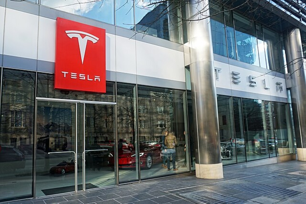 Tesla store at downtown.Photo Source:Mariordo (Mario Roberto Durán Ortiz (CC BY-SA 4.0)