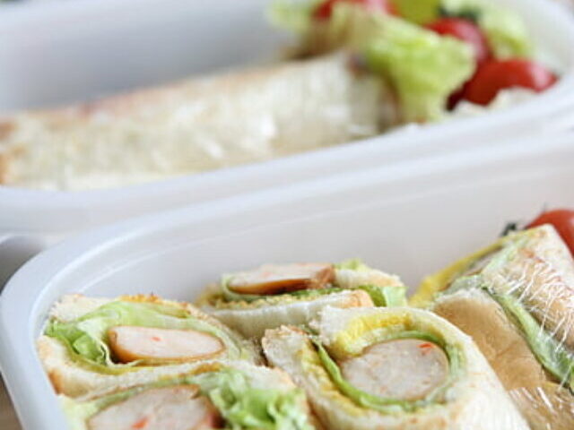 Representative Image: two white plastic containers with sandwich and tomatoes.